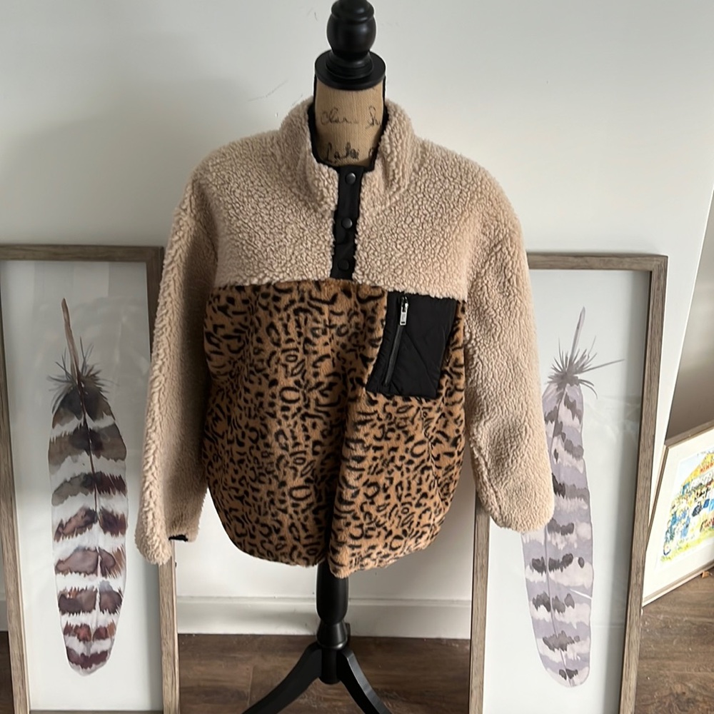 Nwot Rails Sherpa Leopard Print Pullover - image 3